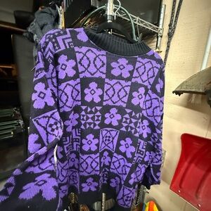 EUC Vintage Black and Purple Floral Crewneck Sweater